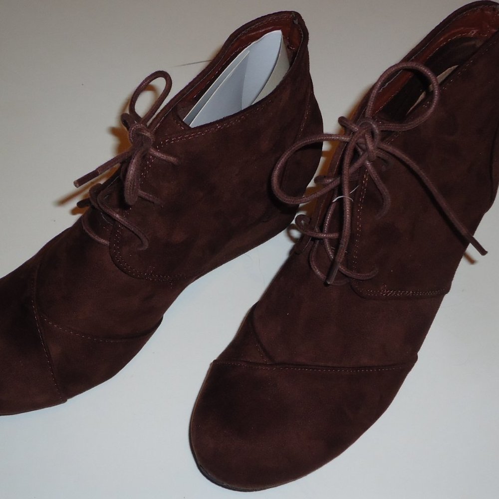 Dark Brown Vegan  Suede Lace Up Botties NEW - Picture 9 of 12